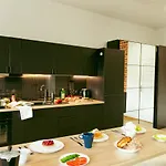 Apartmán Wspolna 54a - Free Parking - Dla 6 Osob - 450 Metrow Od Dworca Centralnego I Zlotych Tarasow - Better Varšava