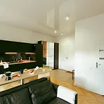 Wspólna 54a - Free Parking - Dla 6 Osób - 450 Metrów Od Dworca Centralnego I Złotych Tarasów - Better Apartamento Varsóvia