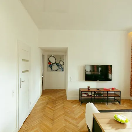 Wspolna 54a: With Free Parking Apartment *