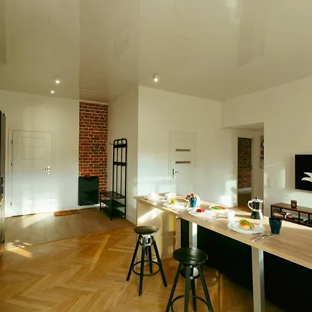 Wspolna 54a: With Free Parking Apartment