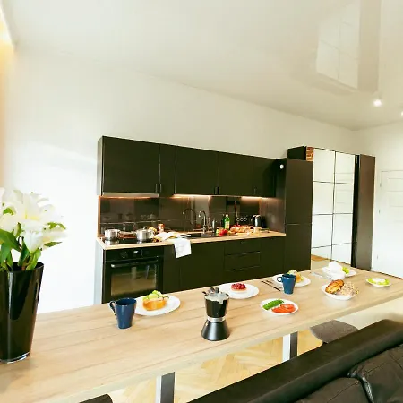 Wspolna 54a: With Free Parking Apartment *
