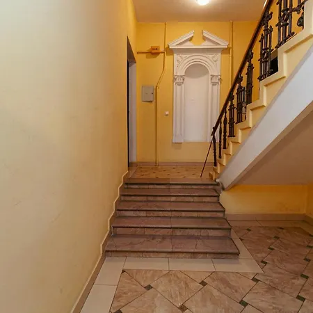 Wspolna 54a: With Free Parking Apartment