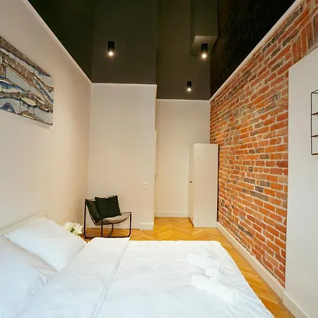 Wspolna 54a: With Free Parking Apartment *