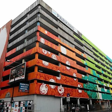 Wspolna 54a: With Free Parking
