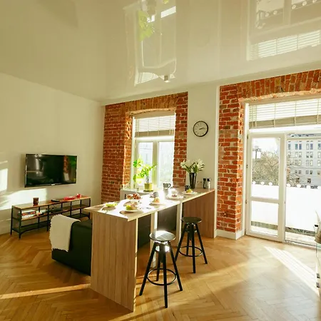 Wspolna 54a: With Free Parking Apartment *